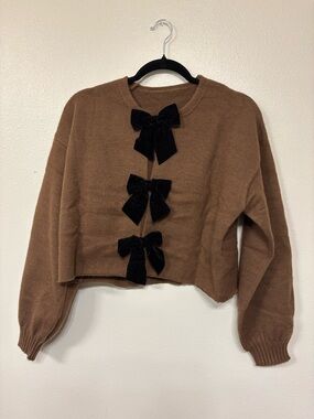 Women’s Brown Bow-Accent Cropped Sweater